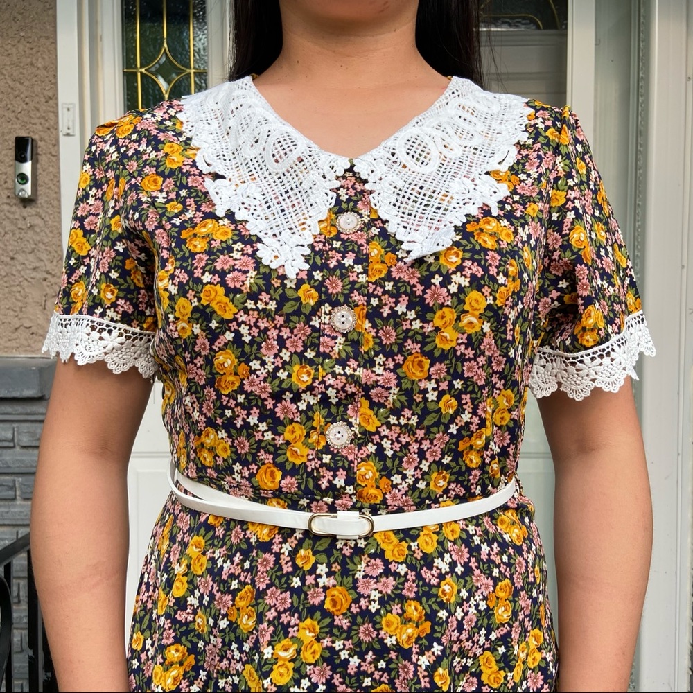 2/30 Floral Dress with lace collar size medium
